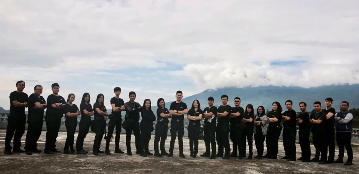 Qnet Id Michael Dovinno: From Technician To Direct Selling Success 4 Michael Dovinno on top of a mountain