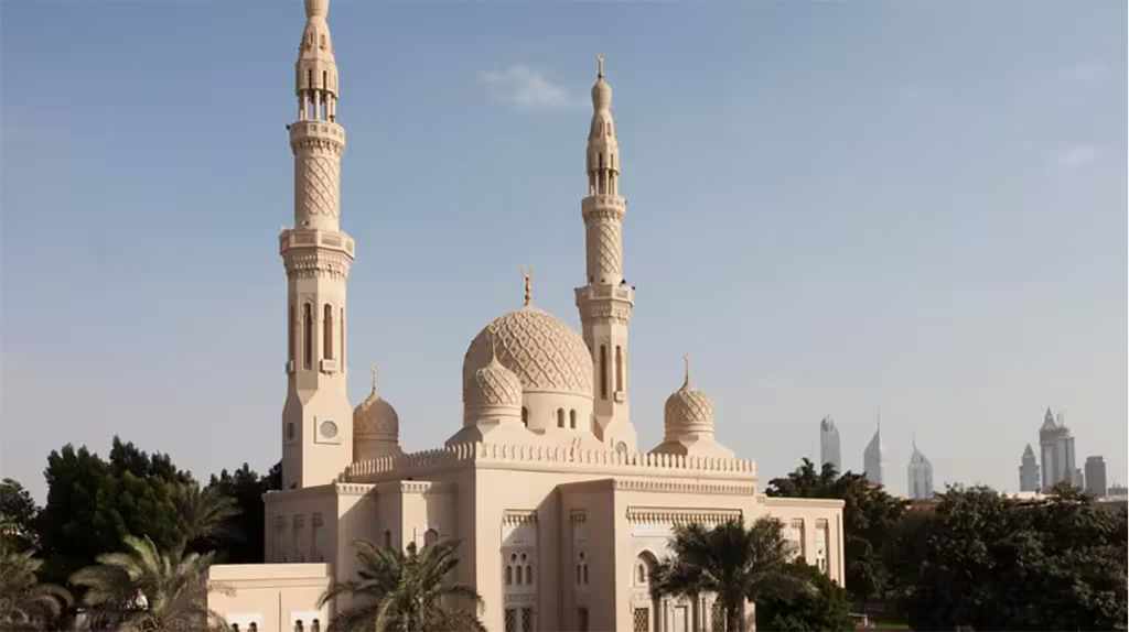 Best Things To Do In Dubai When You Have 24 Hours 8 Jumeirah Mosque in the day time blue skies